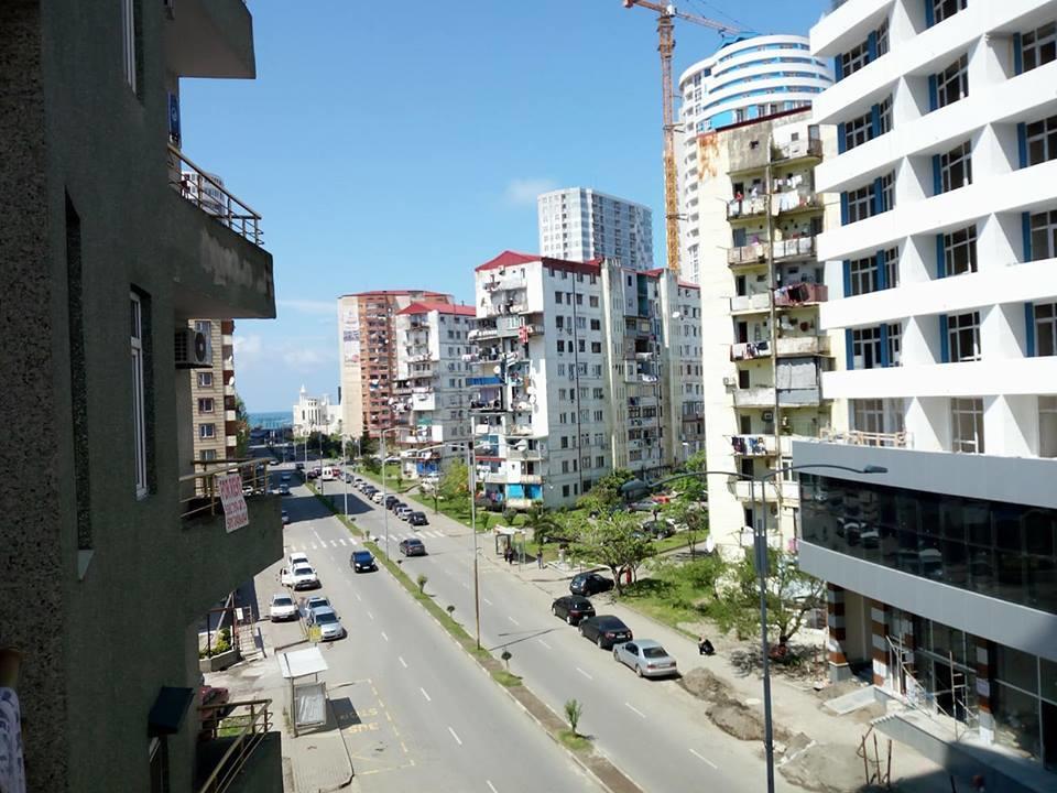 Ruso'S Flat Apartment Batumi Bagian luar foto