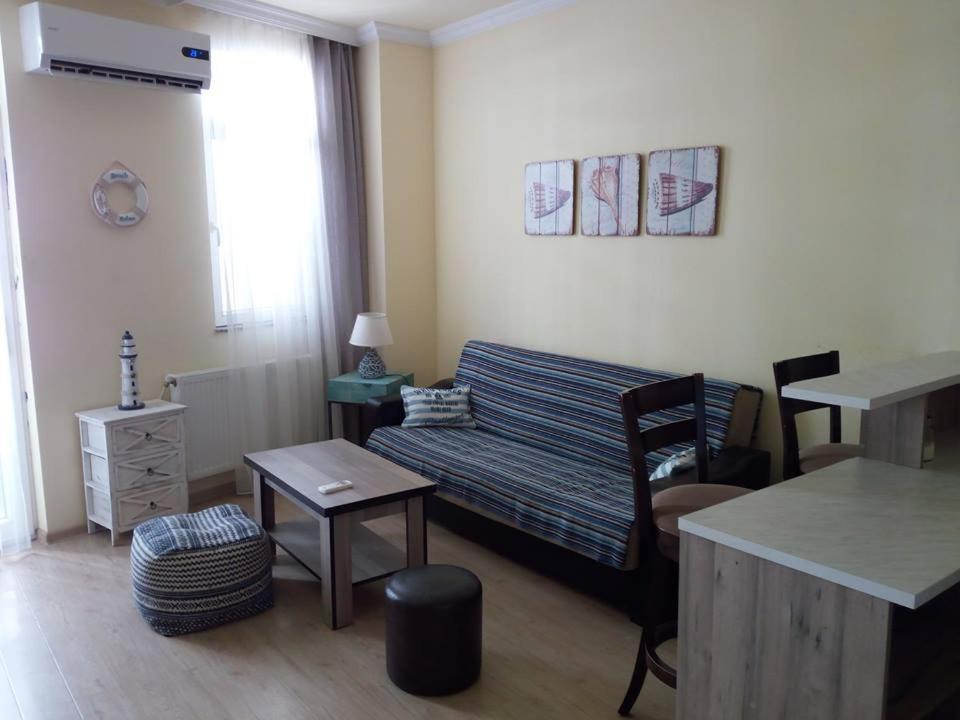 Ruso'S Flat Apartment Batumi Bagian luar foto